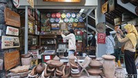 Bagaimana, tertarik untuk mengunjungi pasar antik ini?