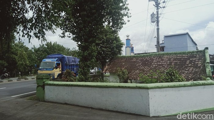 Kompleks petilasan di tepi jalan Yogya-Solo, Dusun Penggung, Kecamatan Ceper, Klaten, Minggu (5/12/2021).
