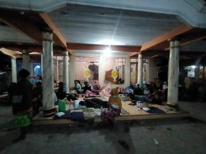 Tenda Pengungsian Korban Erupsi Gunung Semeru Akan Disentralkan