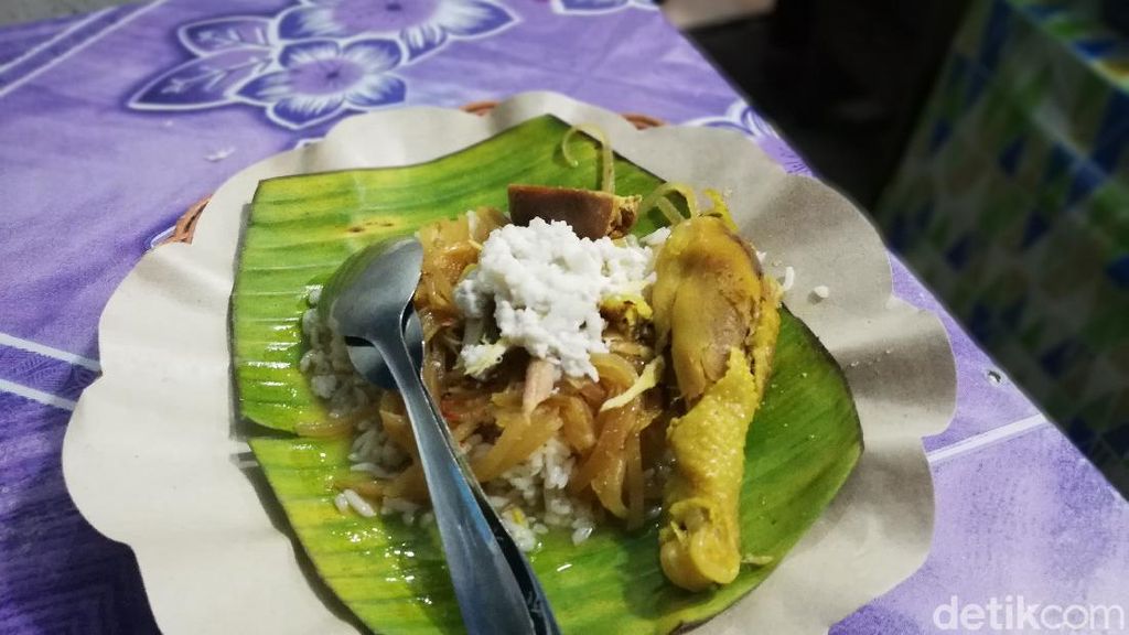 Gurih Nagih Nasi Liwet Bu Wongso Lemu dengan Topping Ayam Jawa