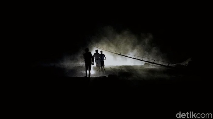 Potret Desa di Lumajang Gelap Gulita Usai Gunung Semeru Erupsi Erupsi Gunung Semeru tak hanya mengakibatkan sejumlah rumah warga terendam pasir. Listrik pun padam sehingga menyebabkan sejumlah desa menjadi gelap gulita.