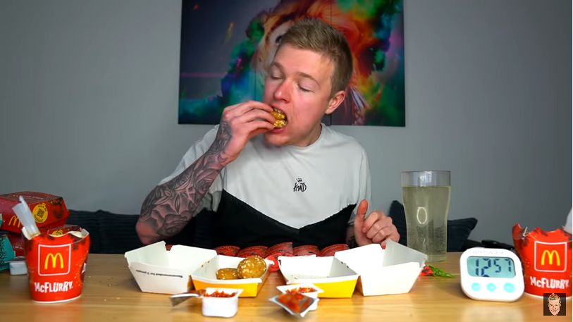 Pria Inggris Mukbang McDonald's Sampai 9.600 Kalori