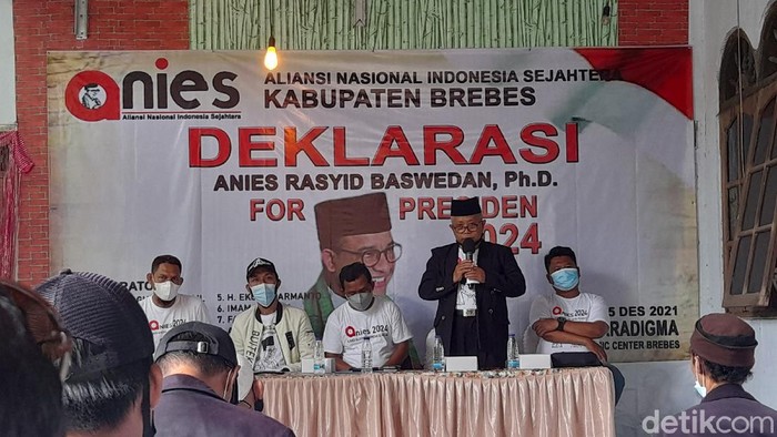 Relawan di Kabupaten Brebes, Jawa Tengah, mendeklarasikan dukungan untuk Anies Baswedan sebagai calon presiden (capres) pada Pilpres 2024, Minggu (5/12/2021).