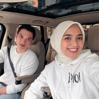 Meski pernikahan mereka baru berusia empat tahun, Rezky Aditya dan Citra Kirana sudah saling mengenal lama sejak 10 tahun sebelumnya. Sama-sama berprofesi sebagai aktor membuat keduanya kerap bertemu kala itu. (Foto: Instagram)