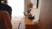 Ada beberapa kamar di rumah tersebut, namun yang diperlihatkan hanya dua. Salah satunya ruang kerja Maria Vania yang tak terlalu besar, namun cukup untuk beraktivitas. (dok. YouTube Billy Syahputra)
