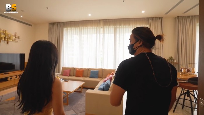 Rumah Maria Vania Dalam sebuah video di channel YouTube Billy Syahputra, Maria Vania memamerkan kediamannya.