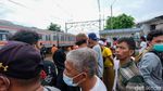 Lokasi KRL Anjlok di Dekat Stasiun Sudimara Ramai Didatangi Warga