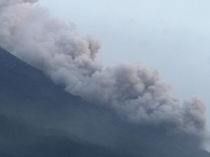 PVMBG: Awan Panas Gunung Semeru Jangkau 11 Kilometer