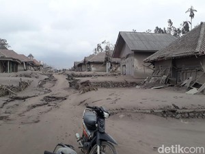 Kesedihan Warga Kehilangan Rumah dan Ternak yang Tersapu Erupsi Semeru