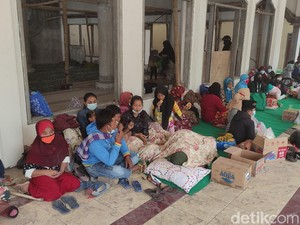 BNPB Jelaskan Situasi Prokes Pengungsi Terdampak Erupsi Semeru