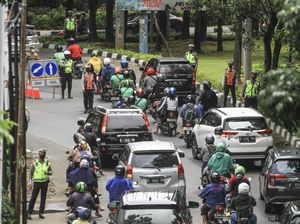 Gage Depok Bikin Macet, Petugas Sempat Perbolehkan Pelat Genap Melintas