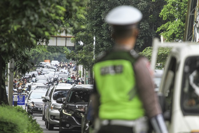 Suasana di Jalan Margonda Raya Depok Saat Ganjil-Genap Diuji Coba Uji coba ganjil-genap mulai diberlakukan di Jalan Margonda Raya, Depok. Hari kedua penerapan gage, masih ada beberapa warga yang belum tahu aturan itu.