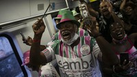Tahun ini, di tengah munculnya varian Omicron di Brasil, kegiatan Samba Train digelar dengan sejumlah aturan ketat, salah satunya hanya mengizinkan beberapa tamu yang telah divaksinasi COVID-19 yang dapat ikut serta dalam kegiatan ini.