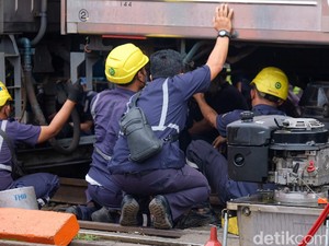 6 Fakta KRL Anjlok Dekat Stasiun Sudimara