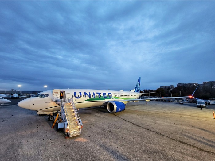 United Airlines maskapai pertama di dunia yang pakai SAF.