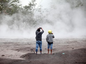 Aneka Kerusakan Layanan Telekomunikasi di Gunung Semeru
