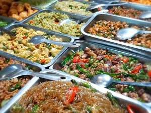 Warung Bu Spoed, Bertahan Selama 1 Abad Berkat Resep Turun-Temurun
