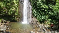 Wisata air Terjun Montel di Kudus cocok banget dikunjungi traveler yang memiliki jiwa petualangan. Sesampai di lokasi, wisatawan harus membayar karcis terlebih dahulu. Biaya masuk per orangnya Rp 5 ribu. (Dian Utoro Aji/detikTravel)