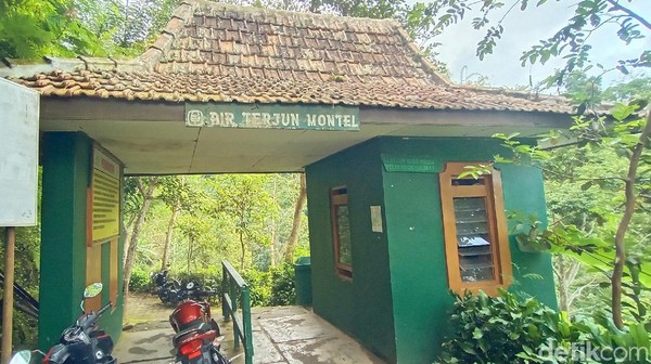 Lokasi Air Terjun Montel berada di daerah Colo, Kecamatan Dawe, Kudus. Jaraknya sekitar 20 kilometer dari pusat kota. Jika ditempuh dengan berkendara sepeda motor sekitar 36 menit. (Dian Utoro Aji/detikTravel) Lokasi Air Terjun Montel berada di daerah Colo, Kecamatan Dawe, Kudus. Jaraknya sekitar 20 kilometer dari pusat kota. Jika ditempuh dengan berkendara sepeda motor sekitar 36 menit. (Dian Utoro Aji/detikTravel)