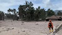 Penampakan Dusun Renteng, Desa Sumber Wuluh, Kecamatan Candipuro, Lumajang, yang terdampak erupsi Gunung Semeru.