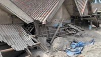 Begini kondisi Dusun Renteng di Desa Sumber Wuluh, Kecamatan Candipuro, Lumajang, Jawa Timur, usai erupsi Gunung Semeru, Minggu (5/12/2021).