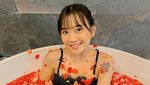 Yuri Kim Foto Mandi Kembang, Bikin Netizen Bertanya Aneh-aneh