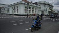 Satuan Lalu Lintas (Satlantas) Polrestabes Bandung mewacanakan kembali menutup 10 titik ruas jalan raya di Kota Bandung pada saat Libur Natal dan Tahun Baru guna mengantisipasi penyebaran COVID-19 pada PPKM level 3 serentak se-Indonesia.   