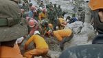 Momen Tim SAR Temukan 3 Jenazah Korban Erupsi Gunung Semeru