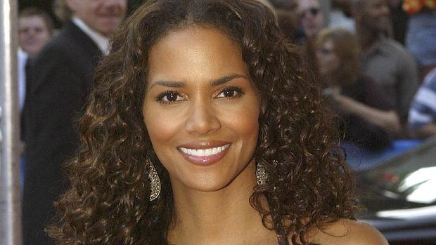 HAMBURG, GERMANY - AUGUST 5:  Actress Halle Berry attends the German premiere of her new film 