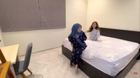 Ria Ricis memperlihatkan sebuah kamar yang ada di apartemennya. Foto: YouTube Ria Ricis