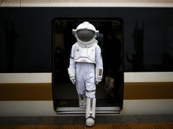 Lho, Astronaut Kok Keliling Kota?