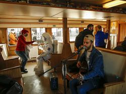 Lho, Astronaut Kok Keliling Kota?