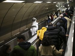 Lho, Astronaut Kok Keliling Kota?