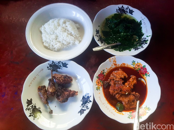 Ayam Rarang Khas Lombok Ayam Rarang Khas Lombok Bisa Dinikmati di Warung Inaq Dellah