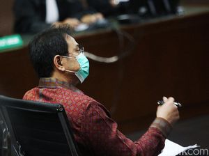 Didakwa Suap Eks Penyidik KPK Rp 3,6 Miliar, Azis Tak Melawan