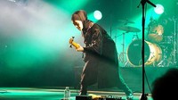 Marsya sang vokalis Voice of Baceprot dengan lantang berbicara di atas panggung. Dia mengaku sebelum konser, melakukan wawancara dan mendapatkan satu fakta mengejutkan dari sesi tanya jawab dengan media tersebut.  