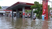 Sejumlah titik di Kuta kini tergenang banjir.