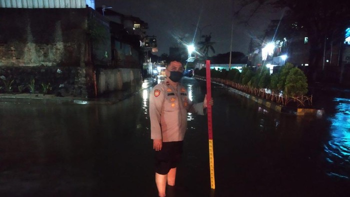Banjir rob di pos utama Pelabuhan Sunda Kelapa, Jakut
