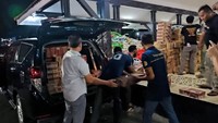 Seperti salah stau bank BUMN ini yang hadir menyalurkan secara langsung bantuan itu kepada Sekertaris Daerah Kabupaten Lumajang Agus Triyono, di Posko Bencana Alam Erupsi Gunung Semeru di Pendopo Bupati Lumajang, Minggu (5/12).