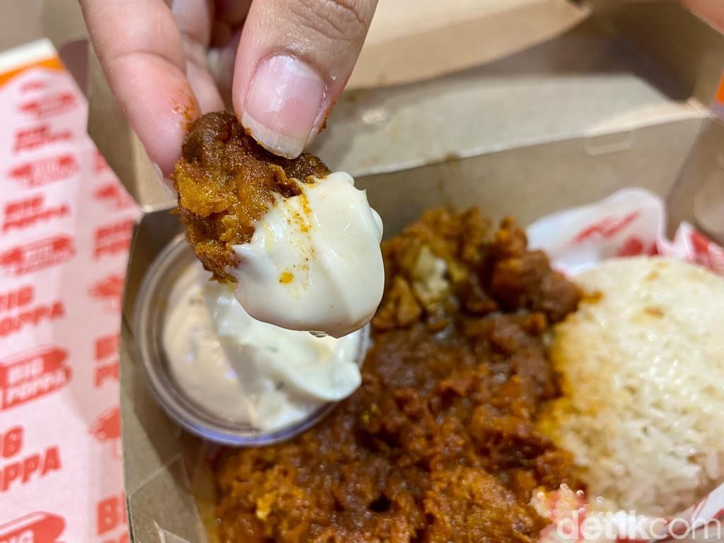Big Poppa: Gurih Mantap Burger Nashville Fried Chicken Plus Biscuits Amerika