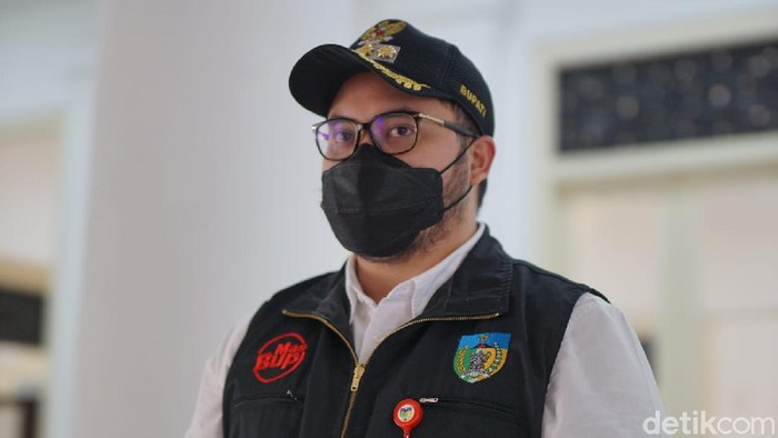 Bupati Kediri Hanindhito Himawan Pramono atau yang akrab disapa Mas Dhito mengajak ASN dan masyarakat membangun solidaritas. Salah satunya dengan membantu korban erupsi Gunung Semeru.