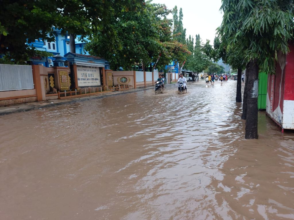 Empat kecamatan di Kota Bima, NTB, dilanda bencana banjir. BNPB mengingatkan wilayah punya potensi banjir sedang hingga tinggi. (dok BNPB)