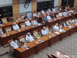 Forum Ulama-Habaib Adukan Kasus Habib Rizieq-Munarman ke Komisi III DPR