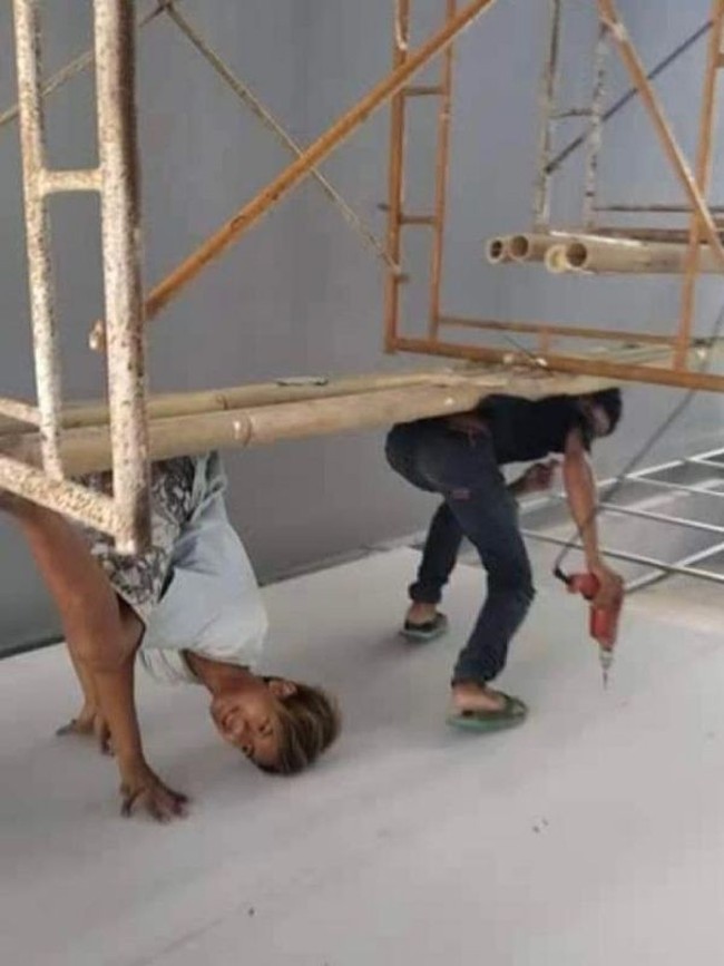 Benar-benar butuh keseimbangan yang maksimal nih. Gerak sedikit bisa-bisa langsung ambruk deh.. Foto: instagram.com/infotekniksipil