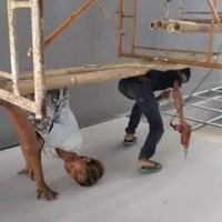 Benar-benar butuh keseimbangan yang maksimal nih. Gerak sedikit bisa-bisa langsung ambruk deh.. Foto: instagram.com/infotekniksipil