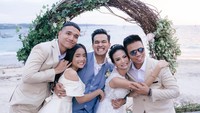 Sosok adik-adik Bibi Ardiansyah juga mendapat sorotan dan simpati. Wajah mereka kini tak asing untuk banyak orang Indonesia. Ada Frans, Fadly, dan Fuji yang memiliki pesonanya masing-masing. Foto: Instagram fransfaisal_