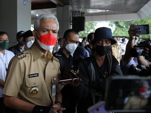 Geramnya Ganjar Ada Joki Vaksin di Semarang