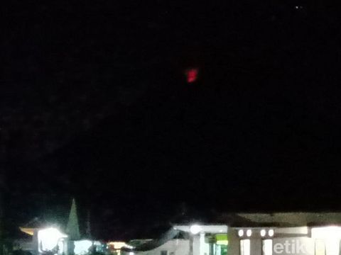 Pagi tadi, warga Curah Kobokan, Kecamatan Pronojiwo, Lumajang sempat panik dengan suara gemuruh. Awalnya mereka menduga, gemuruh itu merupakan erupsi Gunung Semeru.