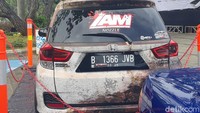 Alfayed menuturkan insipirasi modifikasinya karena referensi dari internet. Kala itu ia melihat Mercedes-Benz Cabriolet dengan tema karatan. Foto: Ridwan Arifin