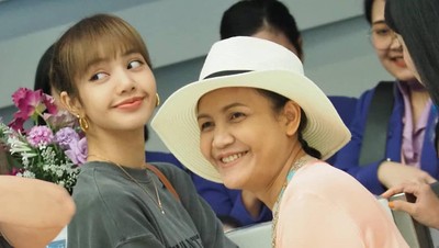 Secantik Anaknya, Ini 7 Potret Ibu Lisa BLACKPINK yang Tinggal di Thailand